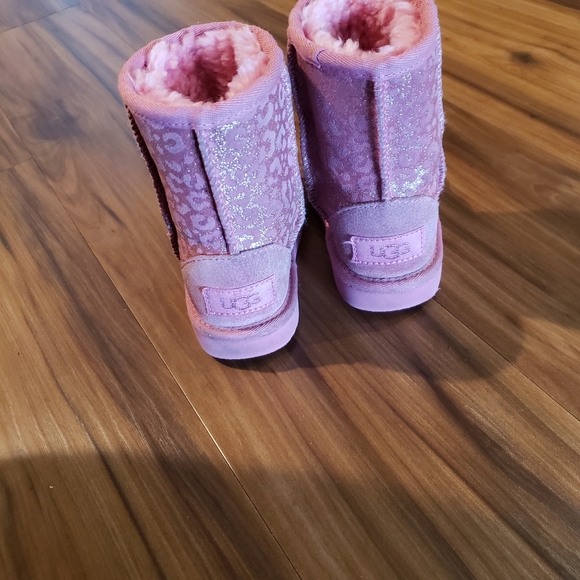 UGG kids boots size 8.  Pink Sparkly Cheetah print - Picture 4 of 7